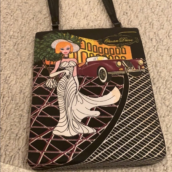 Black purse with beaded Ocean Drive scene - Picture 4 of 7